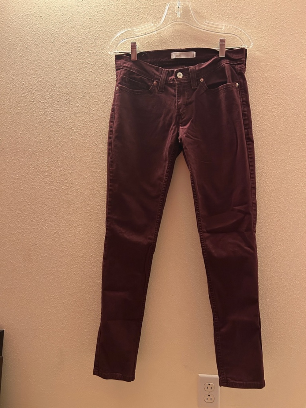 Levi’s maroon skinny jeans